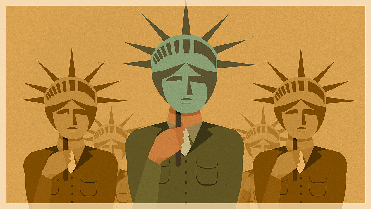 Illustration: Drei Personen halten sich eine Maske der Freiheitsstatue vor das Gesicht.