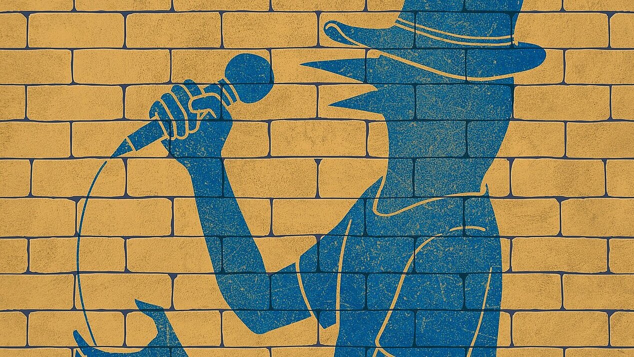 Wall painting on a brick wall: A person with a bird's face sings into a microphone