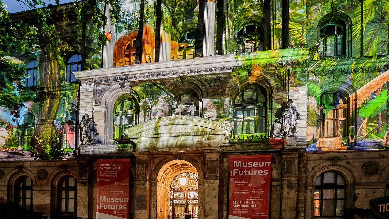 Illuminated façade of the Museum für Naturkunde Berlin, photo: Mo Wuestenhagen
