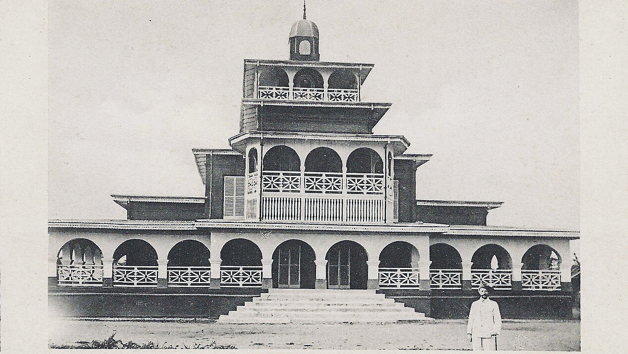 Palace of King Mango Bell in Duala, around 1910